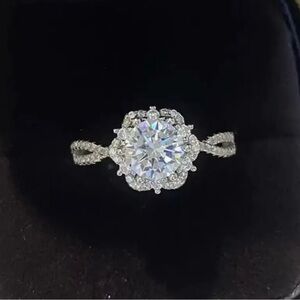 925 Elegant Silver Mojssanite Ring Sz 7